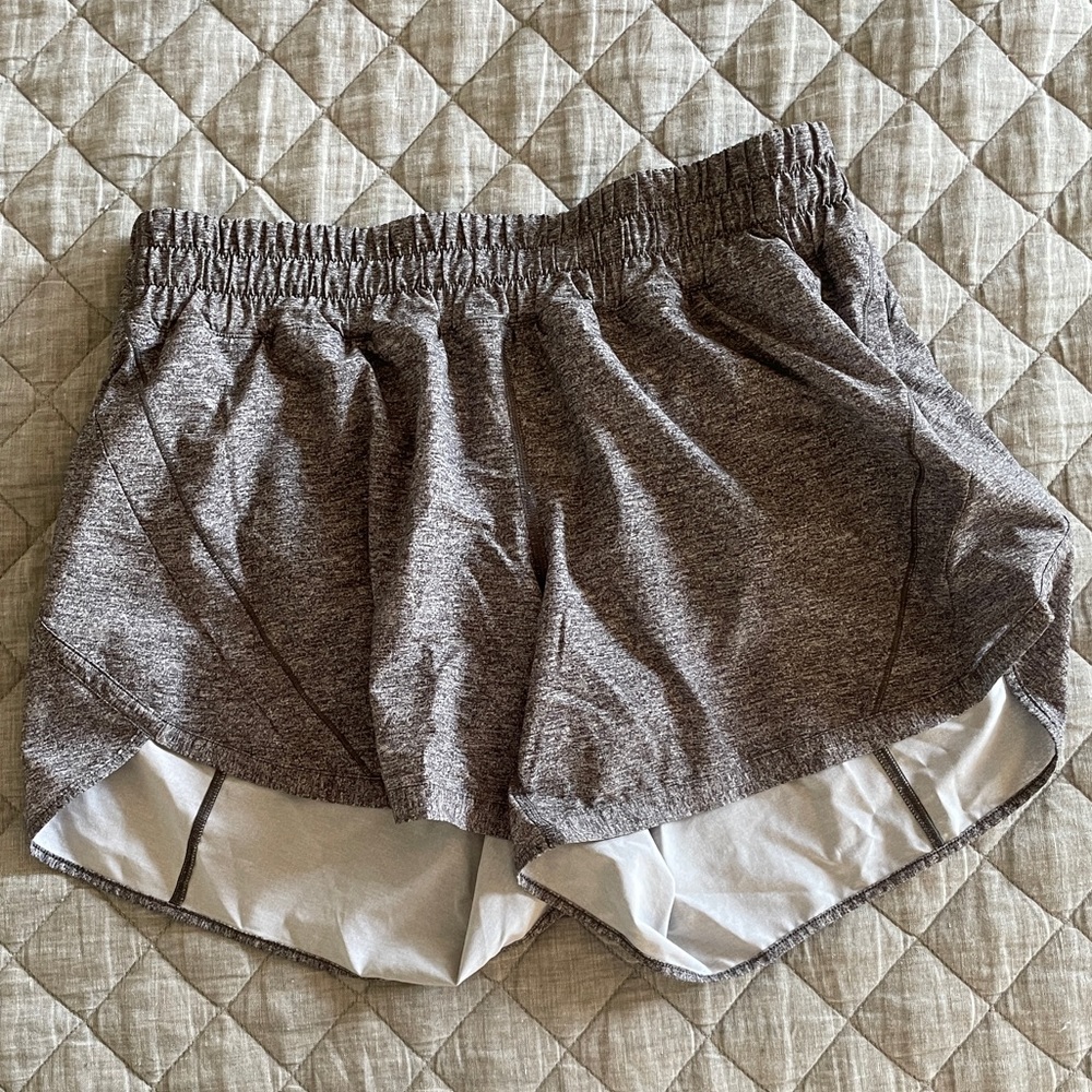 EUC Lululemon Track That Mid Rise 5 in short